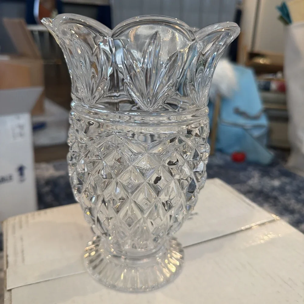 Vtg Bohemia Czech Hand‎ Cut 24% Lead Crystal Pineapple Shaped Vase. No Chips